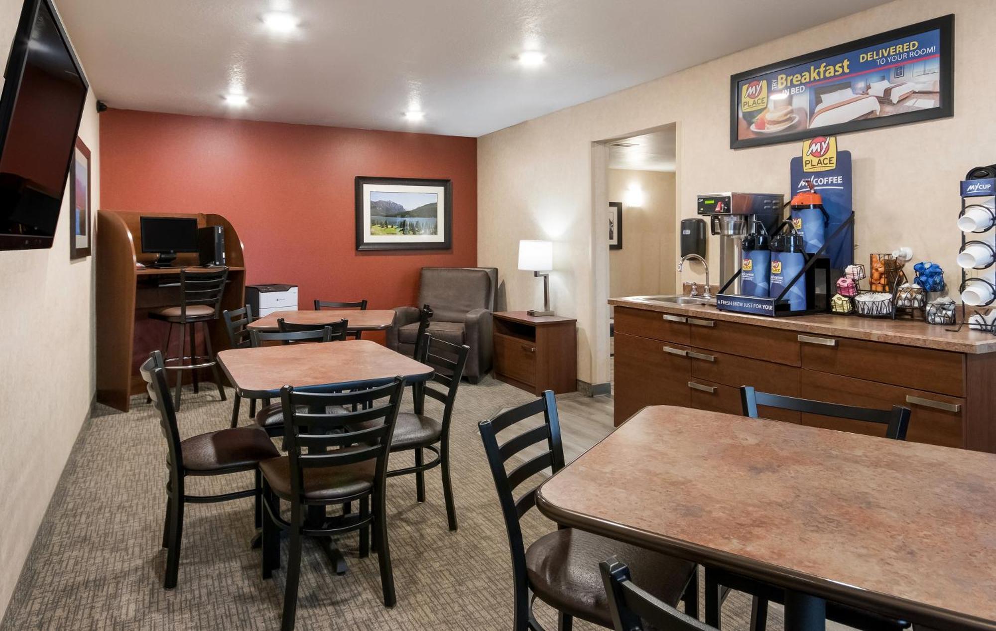 My Place Hotel-Jamestown, Nd Экстерьер фото