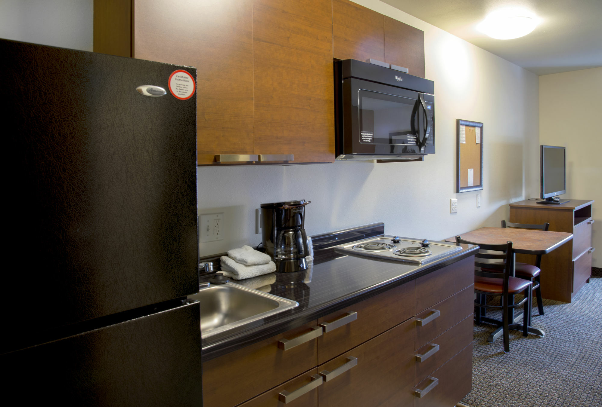 My Place Hotel-Jamestown, Nd Экстерьер фото